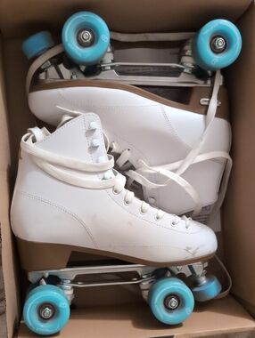 Classic White Women's Lace-Up Roller Boots with Turquoise Wheels